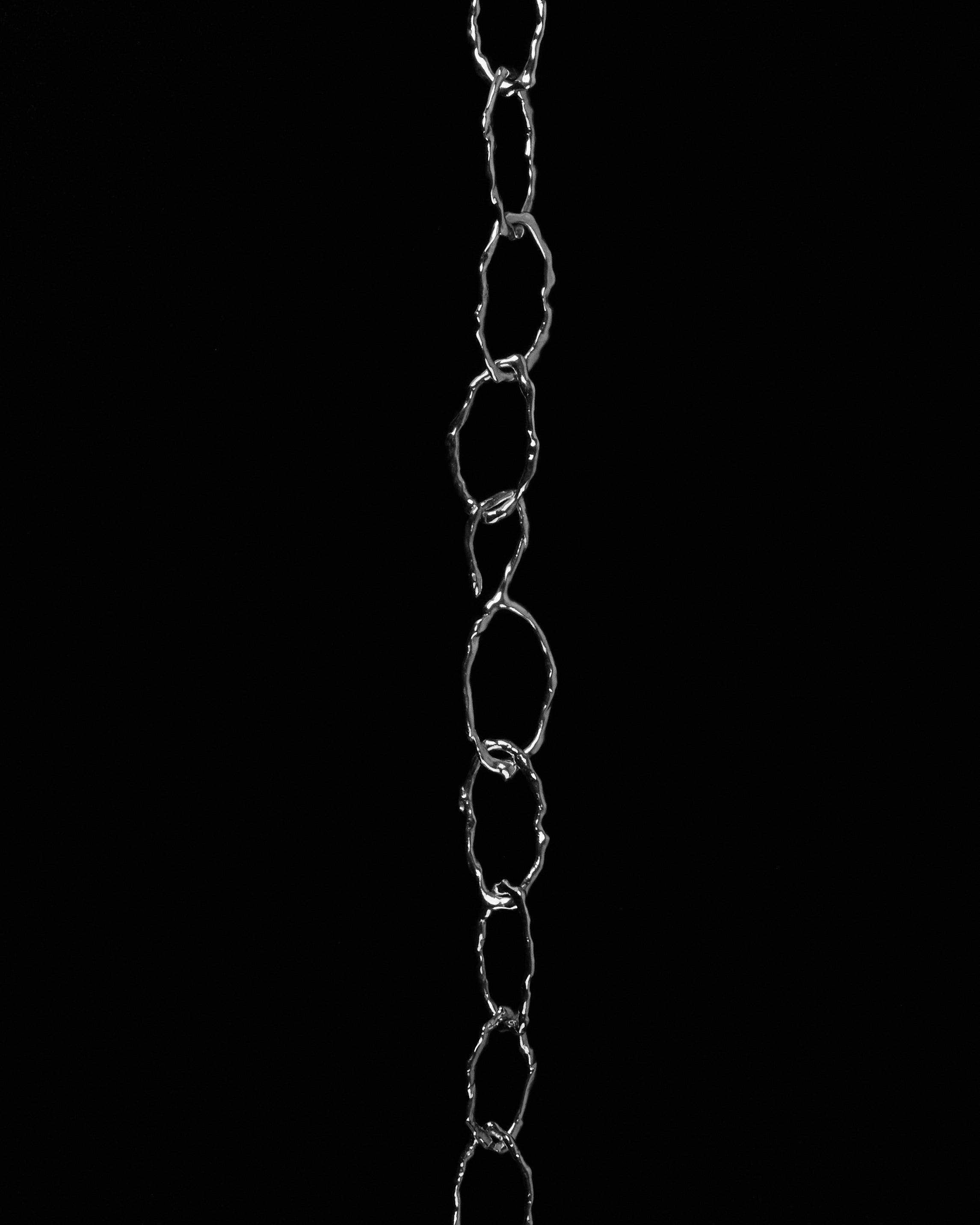Sid Choker hook closure integrated into chain